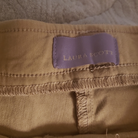 ❤Laura Scott Khaki Shorts - Picture 2 of 7